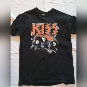 Kiss T-shirt.